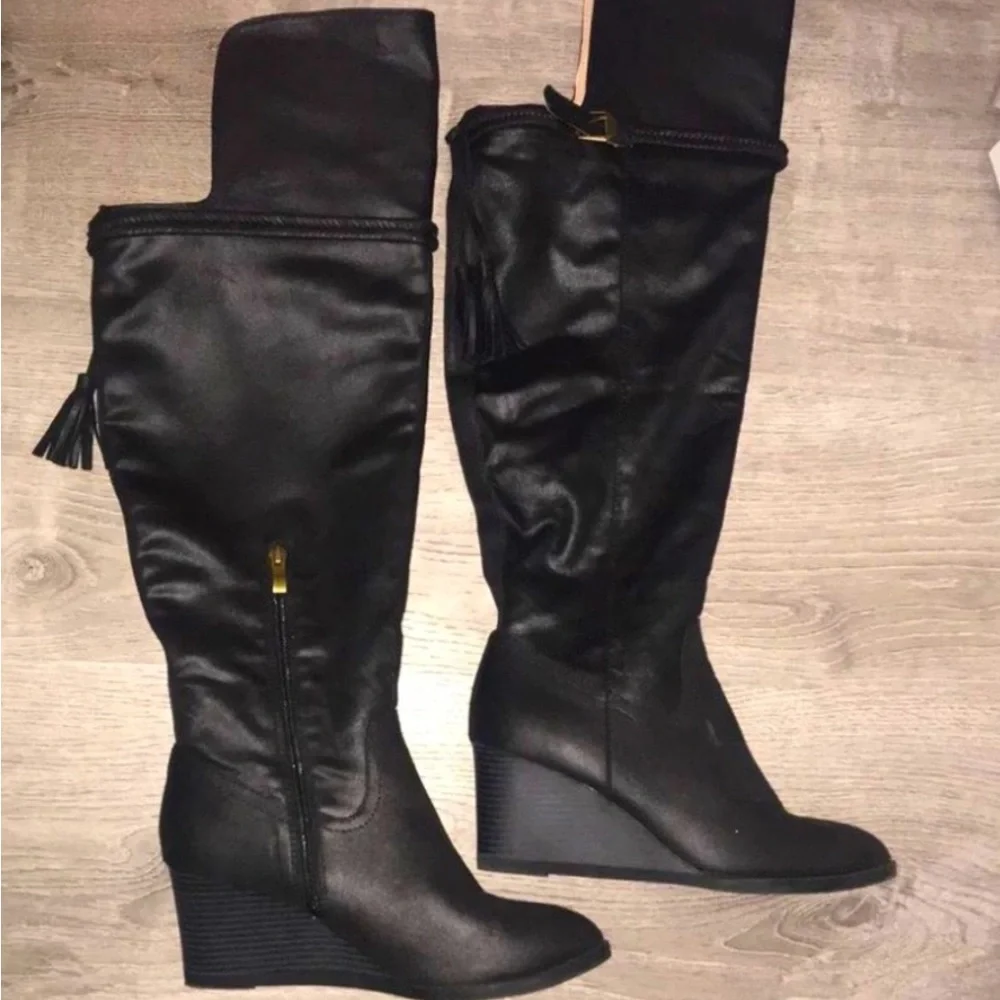 Elegant Black Wedge Boots‎